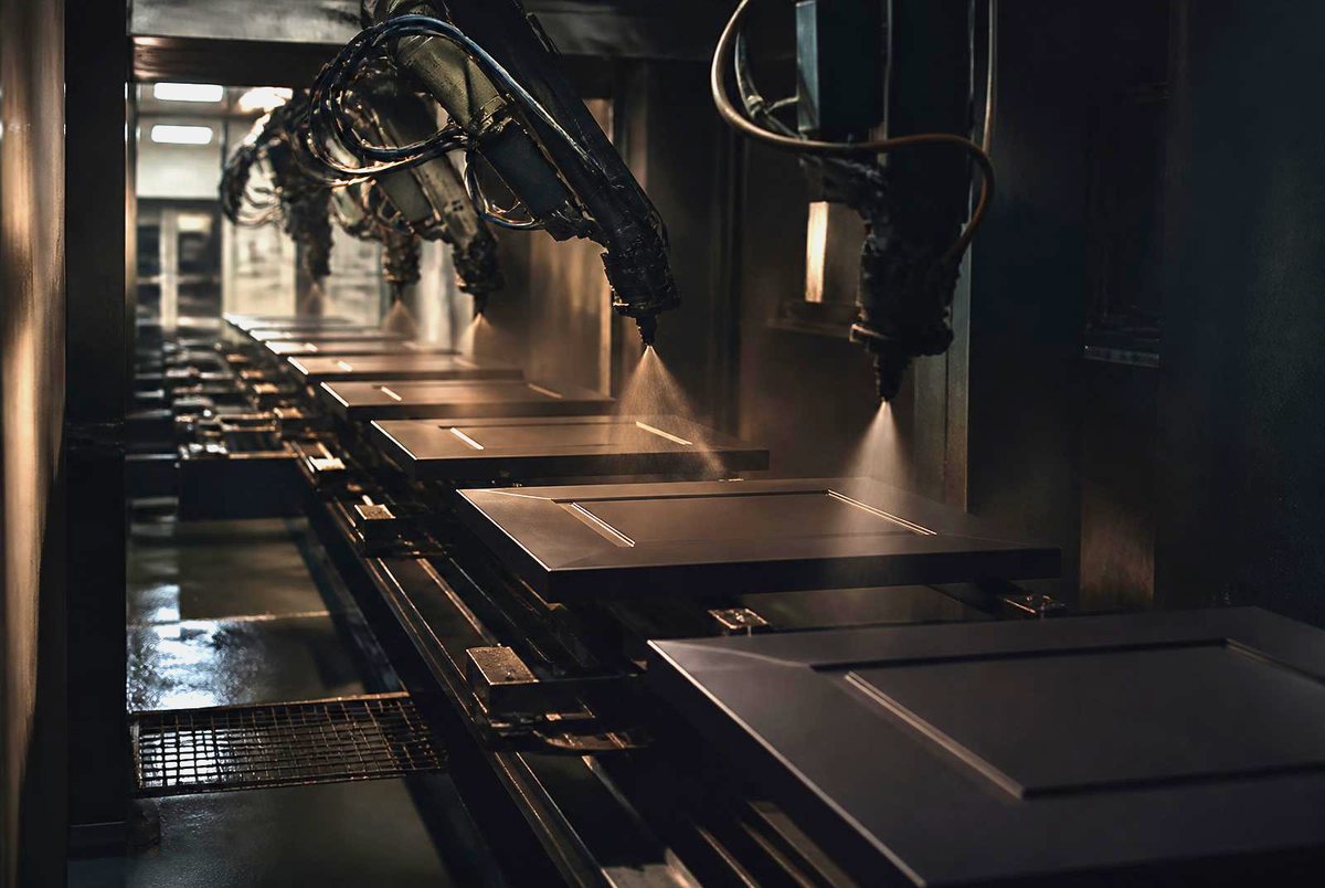 Makor robotic spray line coating flat panels